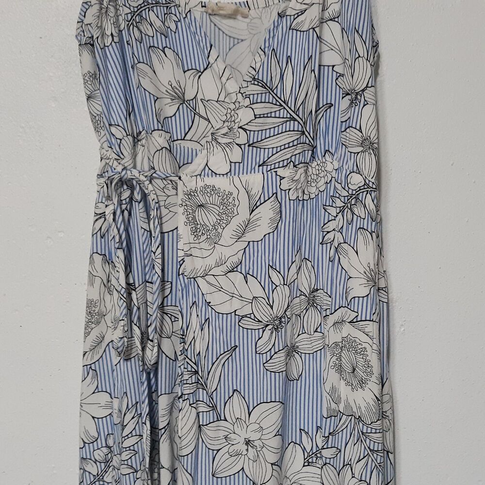 Hem & Thread Blue and White Floral Maxi Dress - Picture 5 of 12